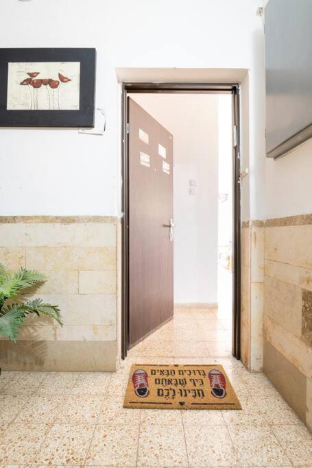 טאוב דירות אירוח, אירוח מכל הלב, דירה גדולה ופרטית, ניתן להגיע בכל שעות היממה! Hospitality From The Heart, A Large And Private Accommodation Apartment, Available 24 Hours! Qiryat Ata Exteriör bild
